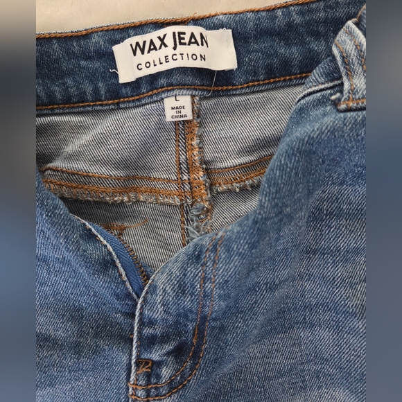 Wax Jean Collection Women’s Distressed High-Rise Denim Shorts Size Large - Picture 2 of 5
